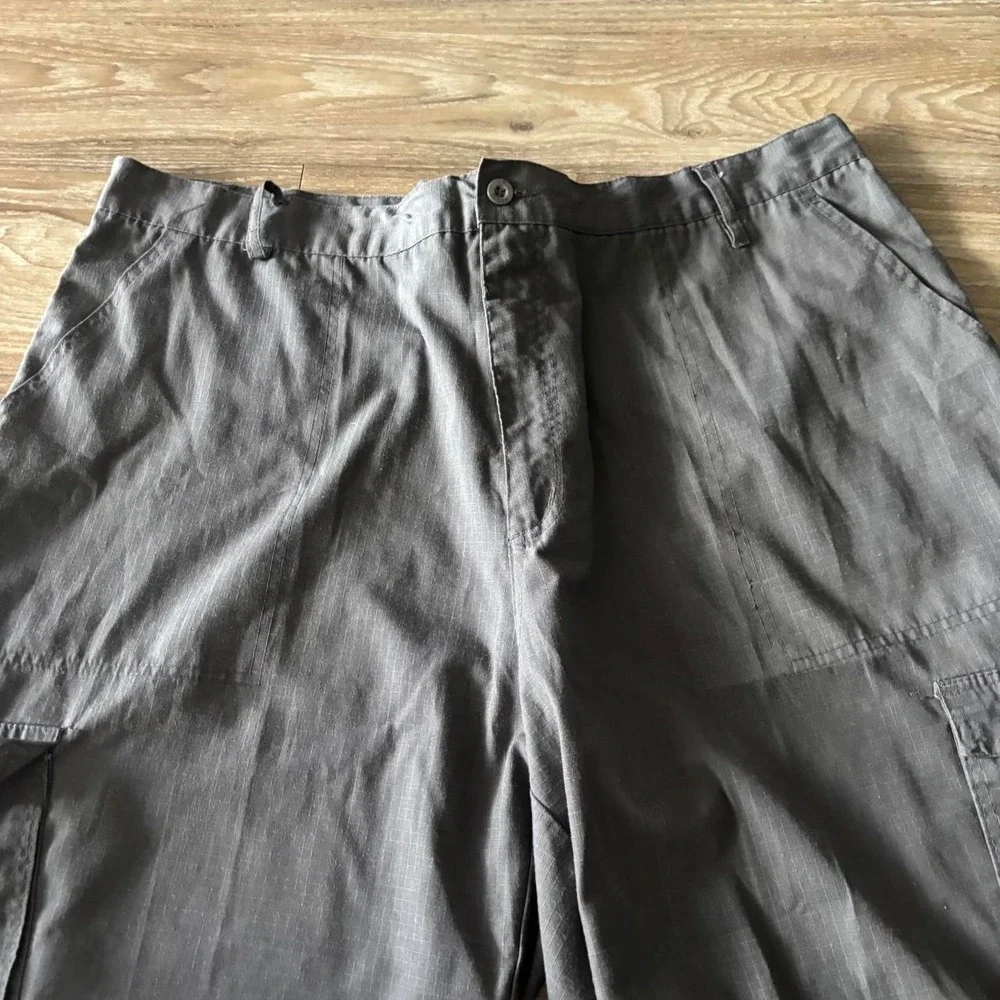 'Vintage Y2K/2000s Baggy Grey Skater Cargo Shorts! Size 44